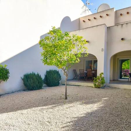 Βίλα Modern In With Pool